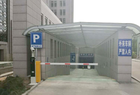 車牌識別，快速門